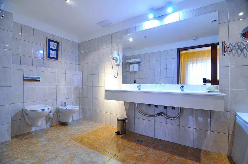 Hotel Maxim Oradea Zewnętrze zdjęcie
