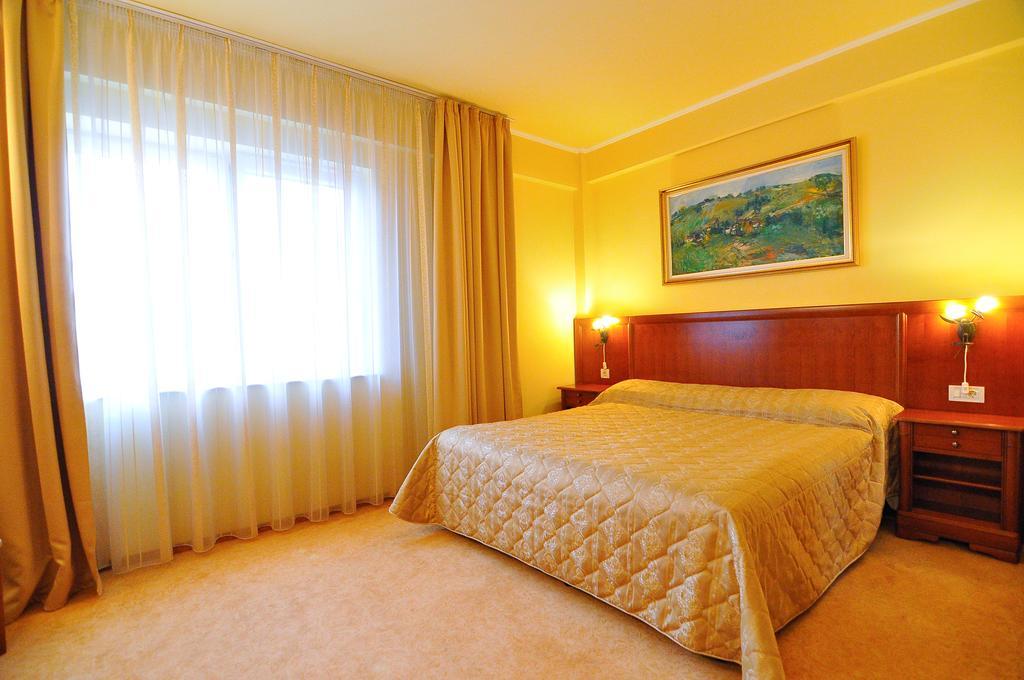 Hotel Maxim Oradea Zewnętrze zdjęcie