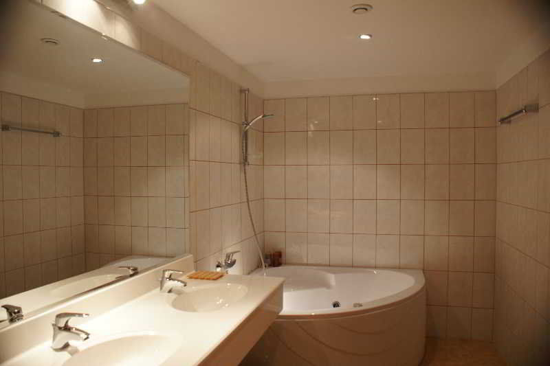 Hotel Maxim Oradea Zewnętrze zdjęcie